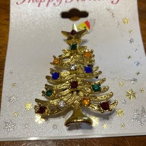 Christmas Tree pin in gold tone.        A1